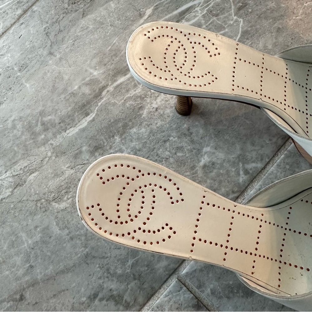 Vintage Chanel White & Gold Leather Platform Mules Sandals Sz 36.5 - Picture 7 of 10